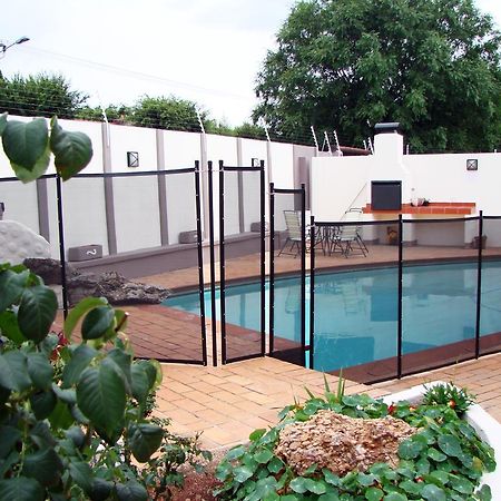 17 On 13Th Guest House Edenvale Exteriér fotografie