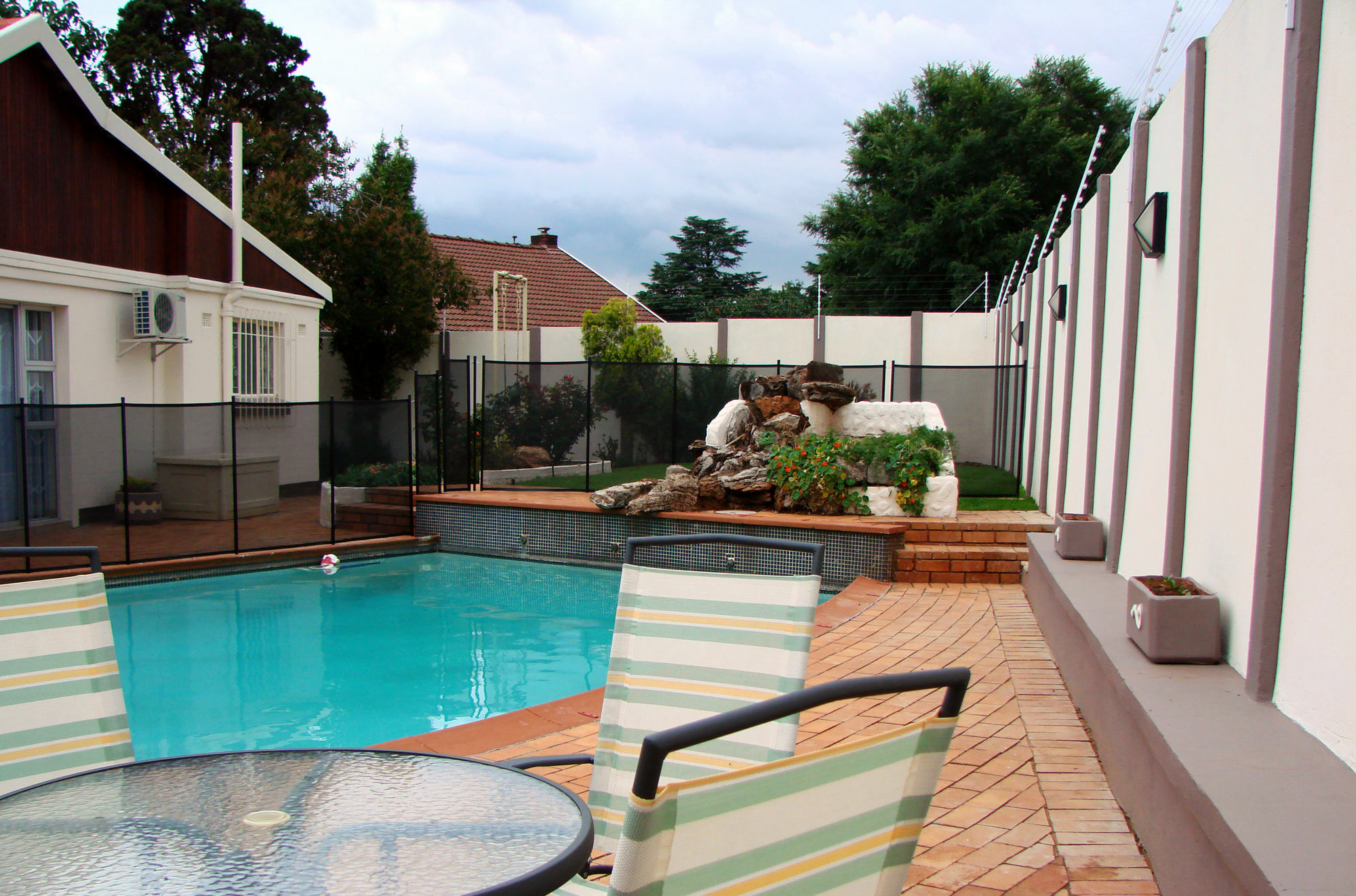 17 On 13Th Guest House Edenvale Exteriér fotografie